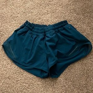 Size 8 lululemon hotty hot shorts 2.5 inch seam, only worn twice